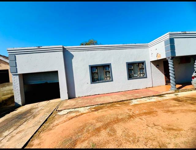 3 BEDROOM HOUSE FOR SALE IN MONTCLAIR